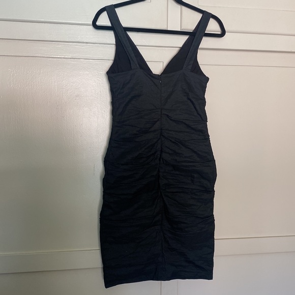 NICOLE MILLER BLACK RUSHED FITTED PLUNGING NECKLINE COCKTAIL DRESS SIZE 4🌟EUC🌟 - Picture 4 of 14